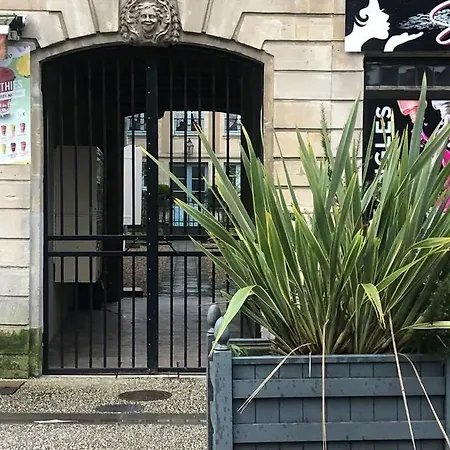 Lägenhet Cocooning Au Pied De La Cathedrale *